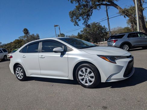 Used 2023 Toyota Corolla LE image 2