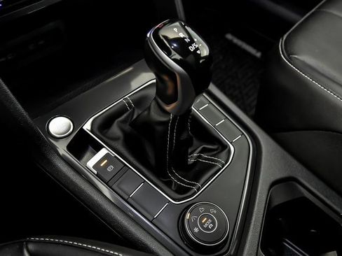 Certified 2022 Volkswagen Tiguan SE w/ Panoramic Sunroof Package image 21