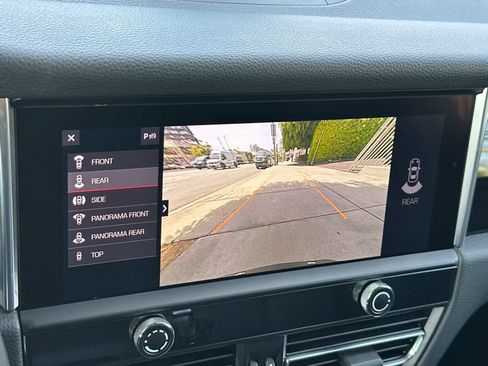 Certified 2025 Porsche Macan AWD/4WD image 23