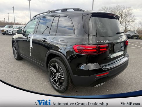 Used 2026 Mercedes-Benz GLB 250 4MATIC image 5
