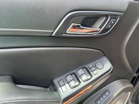 Used 2019 Chevrolet Suburban Premier w/ Premier Plus Edition AWD/4WD image 18
