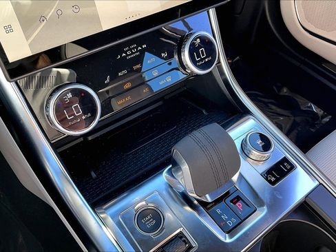 Used 2024 Jaguar XF R-Dynamic SE image 31