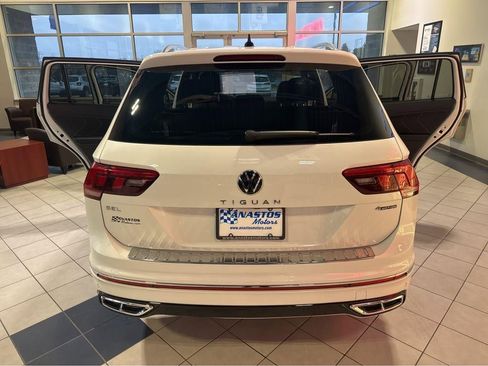 Used 2022 Volkswagen Tiguan SEL R-Line image 10