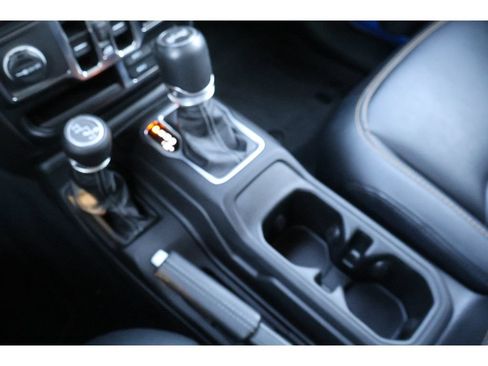 Used 2024 Jeep Wrangler Unlimited Sahara w/ Technology Group AWD/4WD image 32