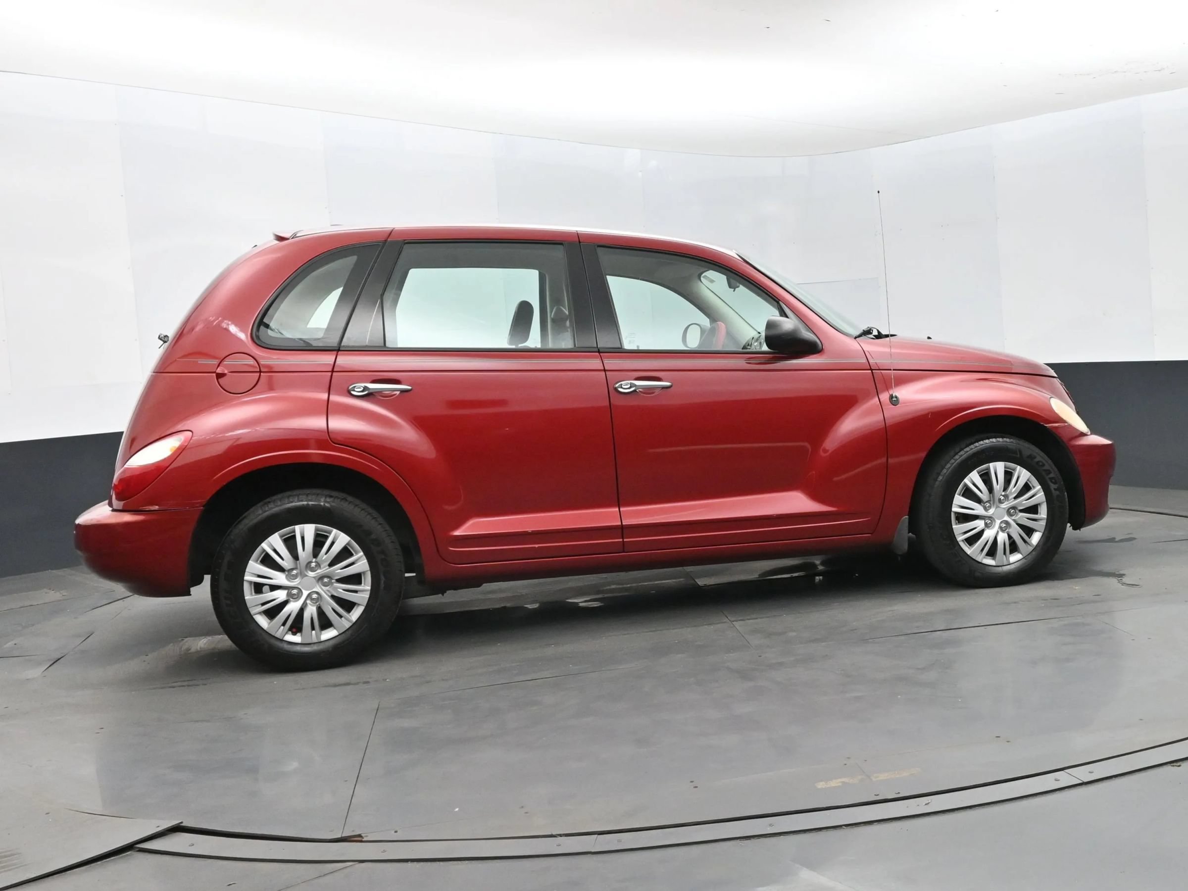 Used 2009 Chrysler PT Cruiser FWD image 4