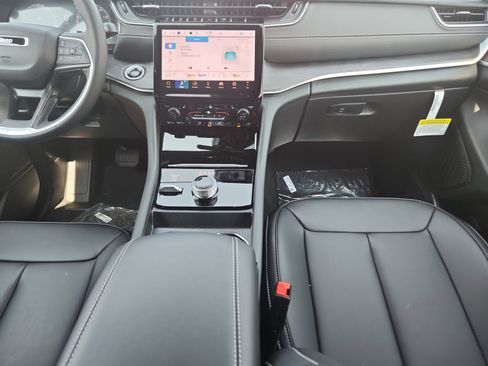 New 2025 Jeep Grand Cherokee Limited w/ Black Appearance Package image 21