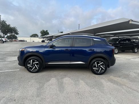 Used 2026 Nissan Kicks SV w/ SV Premium Package FWD image 7