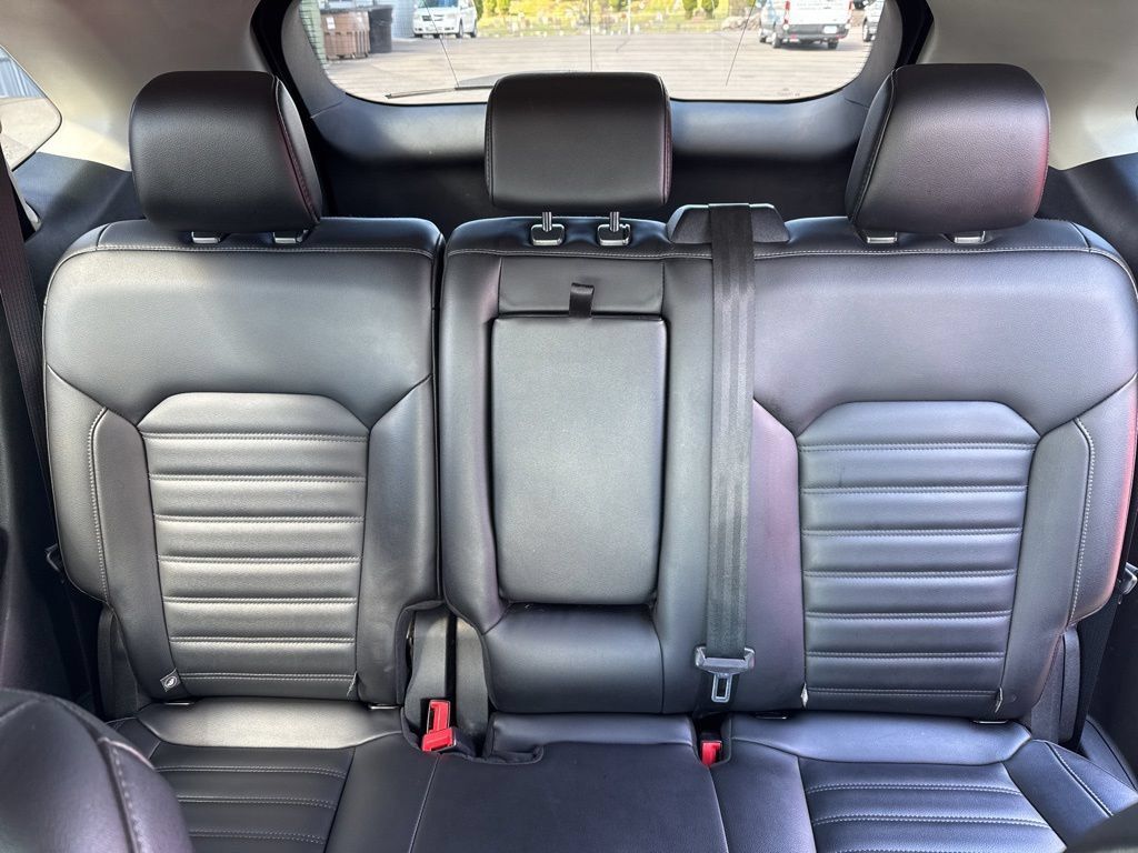 Used 2019 Ford Edge SEL w/ Cold Weather Package AWD/4WD image 10