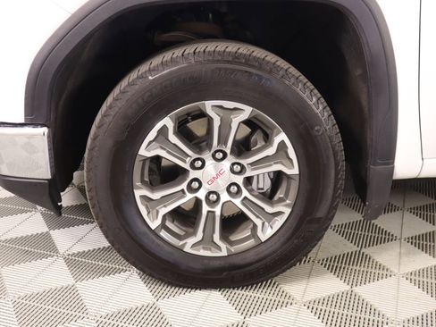Used 2025 GMC Sierra 1500 SLT image 17