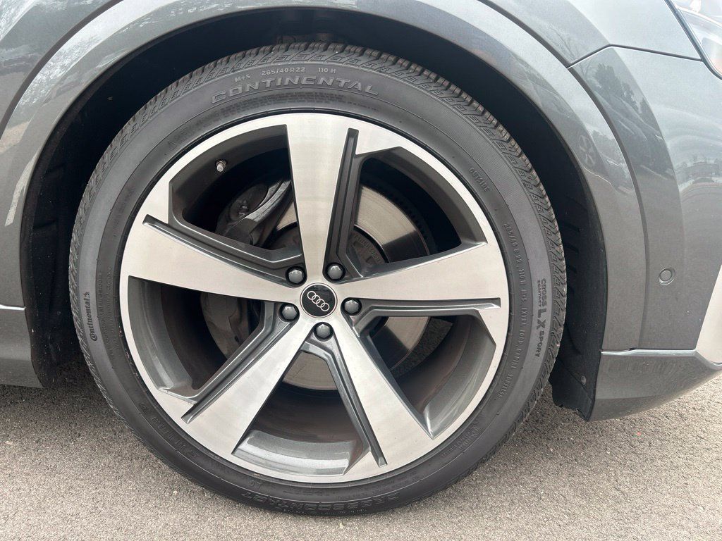 Certified 2024 Audi SQ8 Prestige AWD/4WD image 3