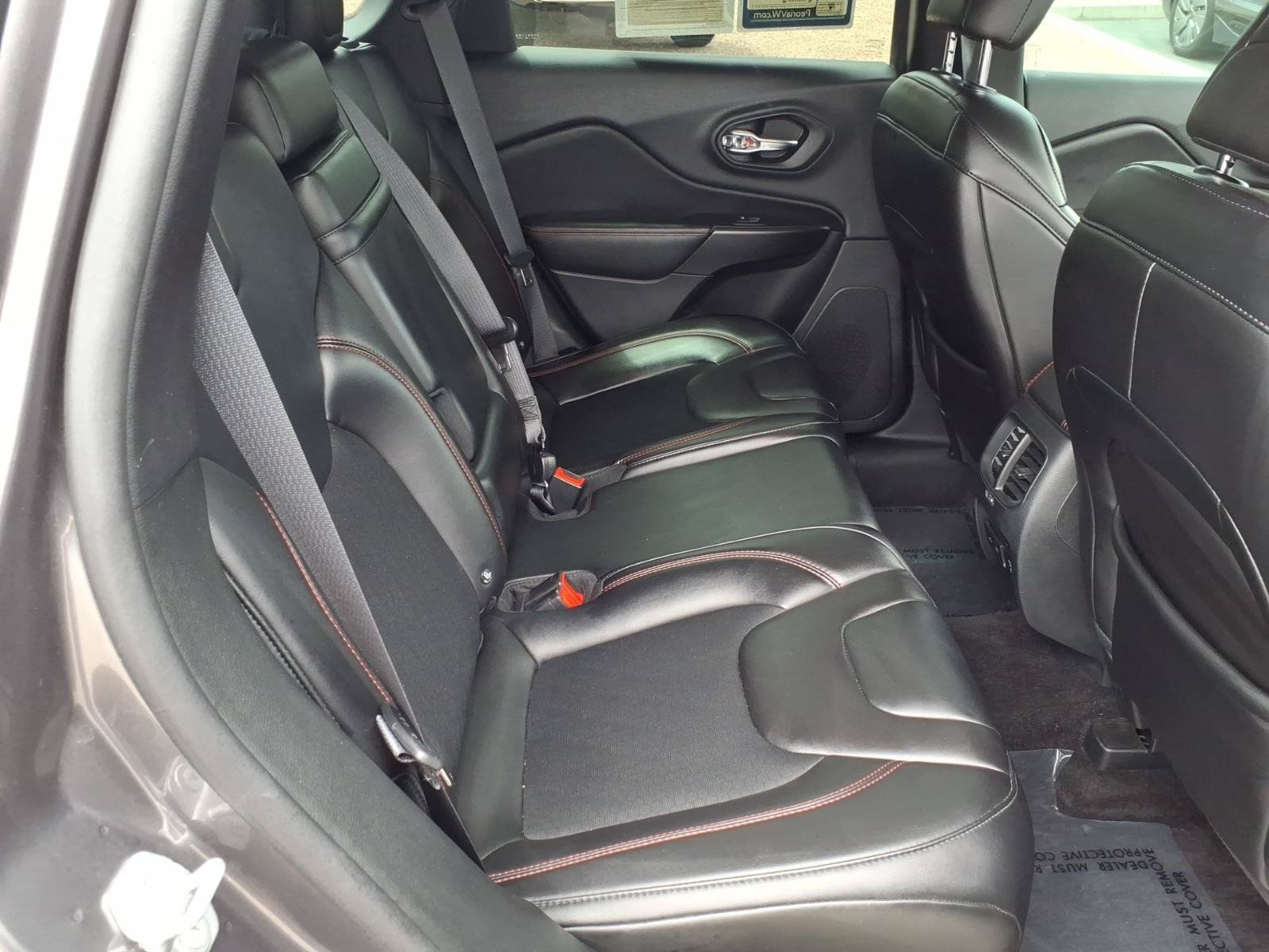 Used 2019 Jeep Cherokee Trailhawk w/ Comfort/Convenience Group AWD/4WD image 13