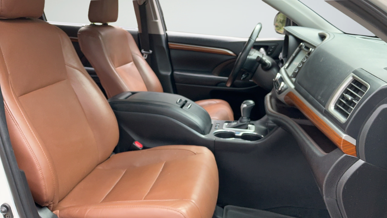 Used 2019 Toyota Highlander Limited Platinum FWD image 19