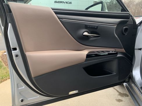 Certified 2025 Lexus ES 350 w/ Premium Package image 14