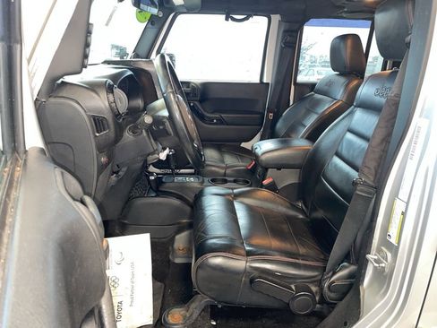Used 2012 Jeep Wrangler Unlimited Sahara image 7