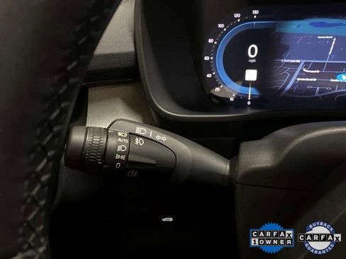 Used 2025 Volvo XC40 B5 Core image 39