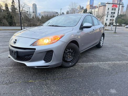 Used 2013 MAZDA MAZDA3 i SV w/ Convenience Pkg image 2