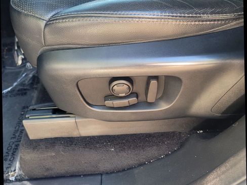 Used 2019 Land Rover Discovery SE image 18