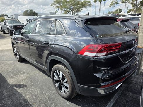 Used 2023 Volkswagen Atlas Cross Sport SE image 4