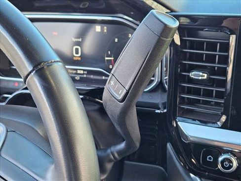 Used 2025 GMC Sierra 1500 SLT image 11