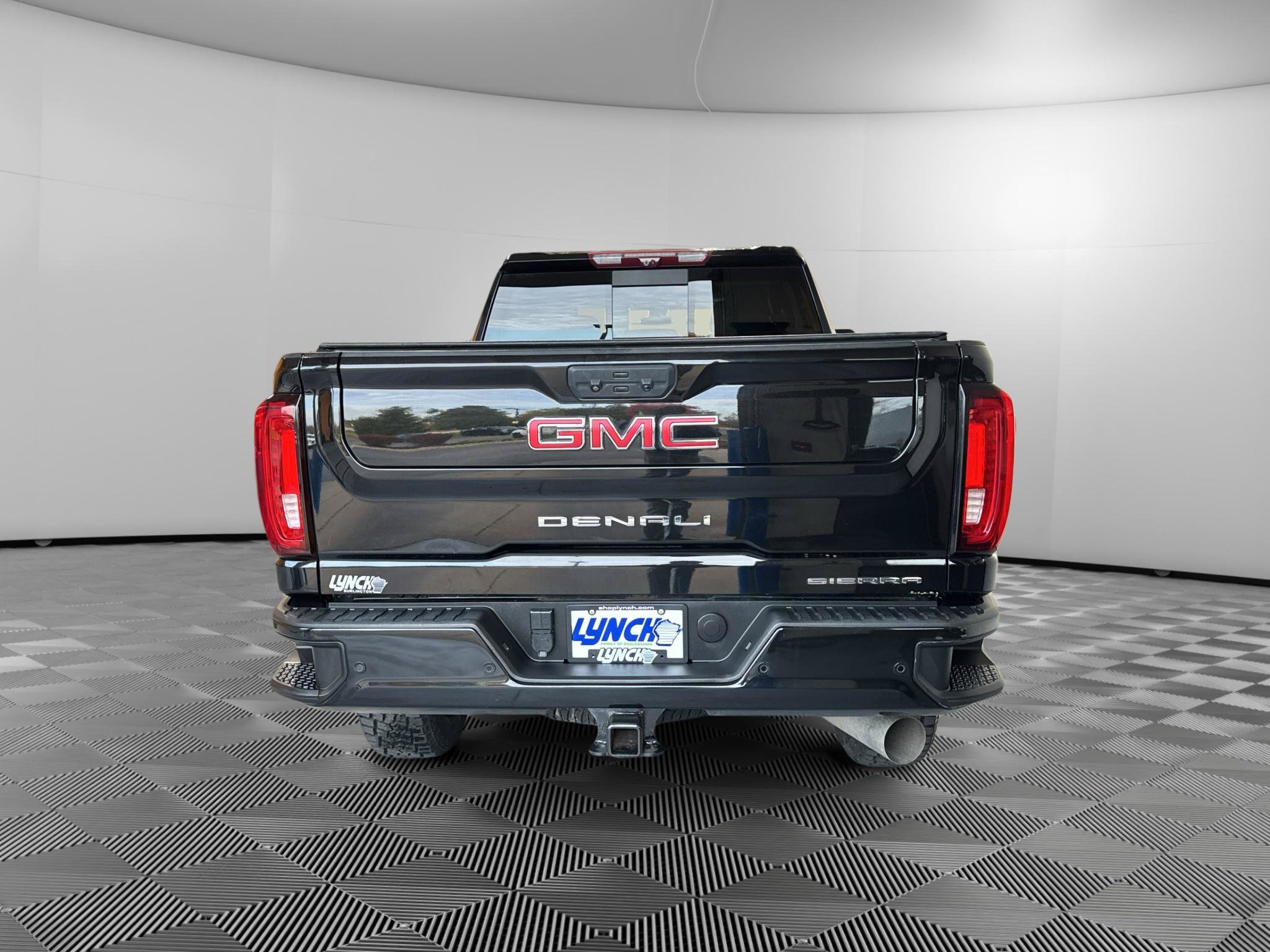 Used 2023 GMC Sierra 3500 Denali w/ Denali Black Diamond Edition AWD/4WD image 4