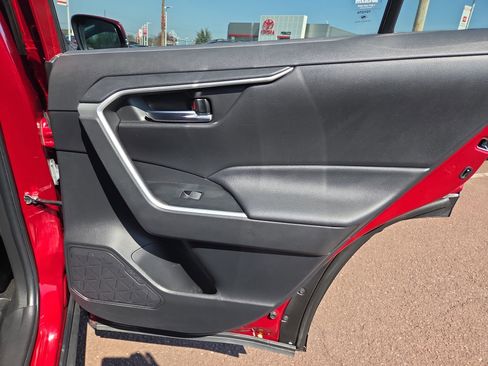 Used 2022 Toyota RAV4 XLE w/ Convenience Package image 18