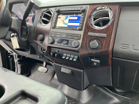 Used 2011 Ford F350 Lariat w/ Lariat Interior Pkg image 17