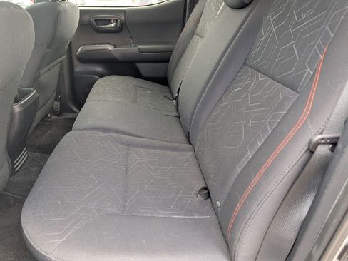 Used 2017 Toyota Tacoma TRD Off-Road image 7