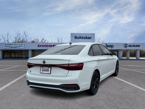 Used 2025 Volkswagen Jetta SE FWD image 3
