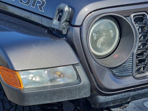 Used 2024 Jeep Gladiator Sport AWD/4WD image 8