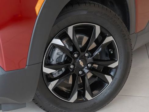Used 2023 Chevrolet TrailBlazer LT FWD image 2