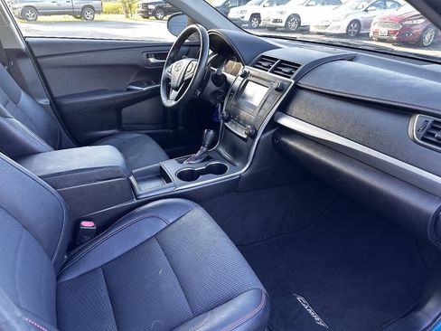 Used 2017 Toyota Camry SE w/ Four Season Floor Mat Package FWD image 24