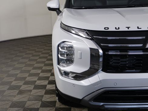New 2026 Mitsubishi Outlander SE image 17