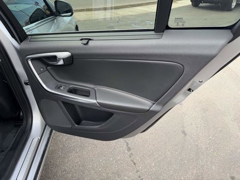 Used 2017 Volvo S60 T5 Inscription image 17