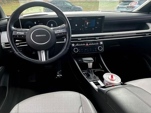 Used 2025 Hyundai Santa Cruz Limited image 15