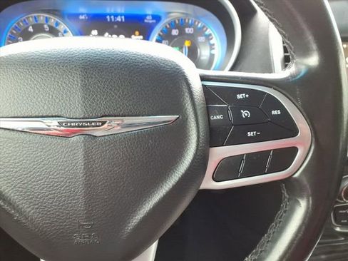 Used 2022 Chrysler 300 Touring L image 18