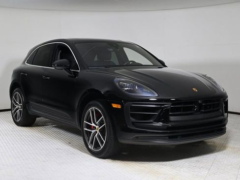 Certified 2023 Porsche Macan S image 9