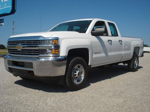 Used 2015 Chevrolet Silverado 2500 W/T AWD/4WD image 4
