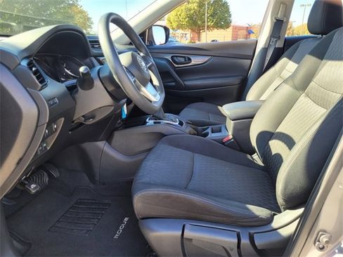 Used 2020 Nissan Rogue S image 5