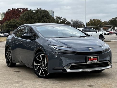 Used 2023 Toyota Prius Prime Premium image 2