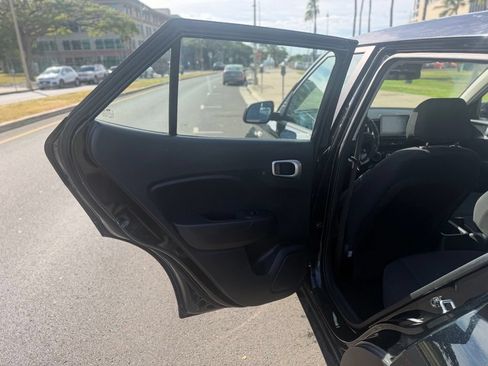 Used 2020 Hyundai Venue SE FWD image 15