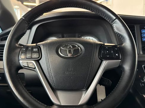 Used 2015 Toyota Sienna SE image 25