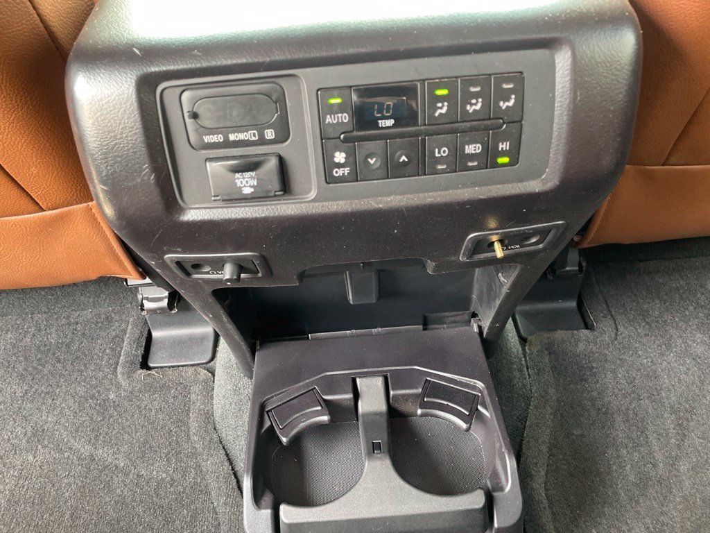 Used 2017 Toyota Sequoia Platinum RWD image 21
