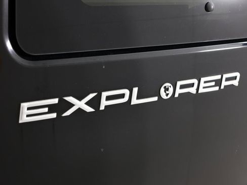 Used 2016 GMC Savana 2500 image 18