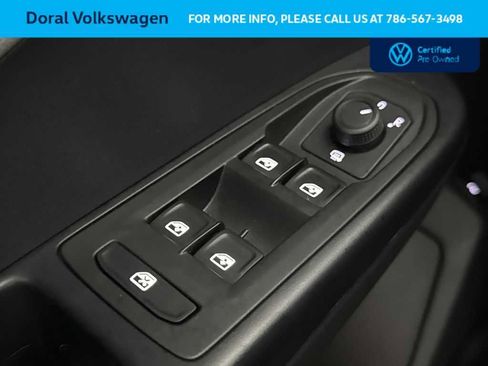Certified 2024 Volkswagen Taos SE image 17