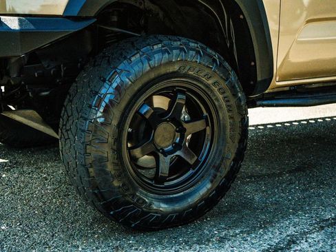 Used 2019 Toyota Tacoma TRD Off-Road AWD/4WD image 14