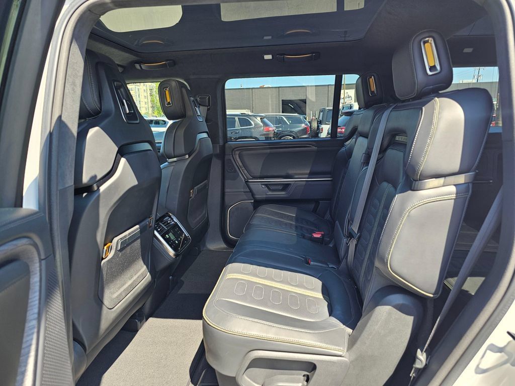 Used 2025 Rivian R1S Adventure Dual AWD/4WD image 17