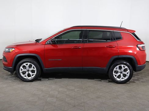 Used 2025 Jeep Compass Latitude AWD/4WD image 15