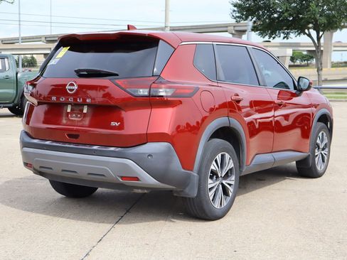 Used 2022 Nissan Rogue SV FWD image 3
