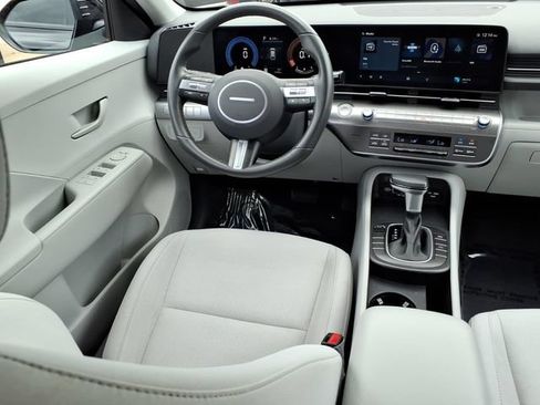 Used 2025 Hyundai Kona SEL FWD image 5