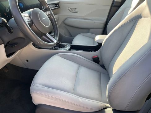 Used 2025 Hyundai Kona SEL FWD image 9